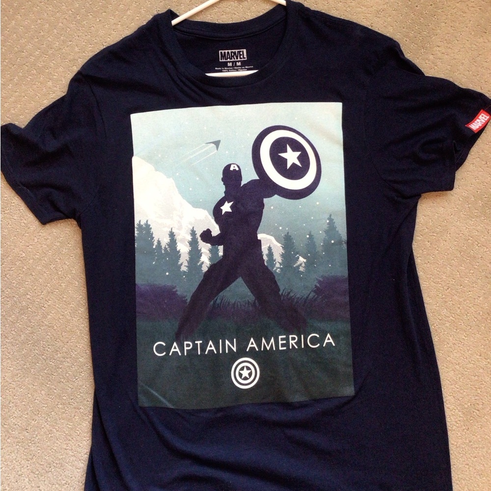 Women’s graphic T-shirt